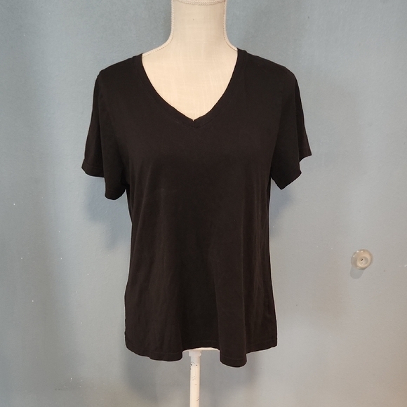 Time and Tru Tops - Time and Tru Black V-neck High-low Hem Relaxed Fit Basic Tee Shirt Top